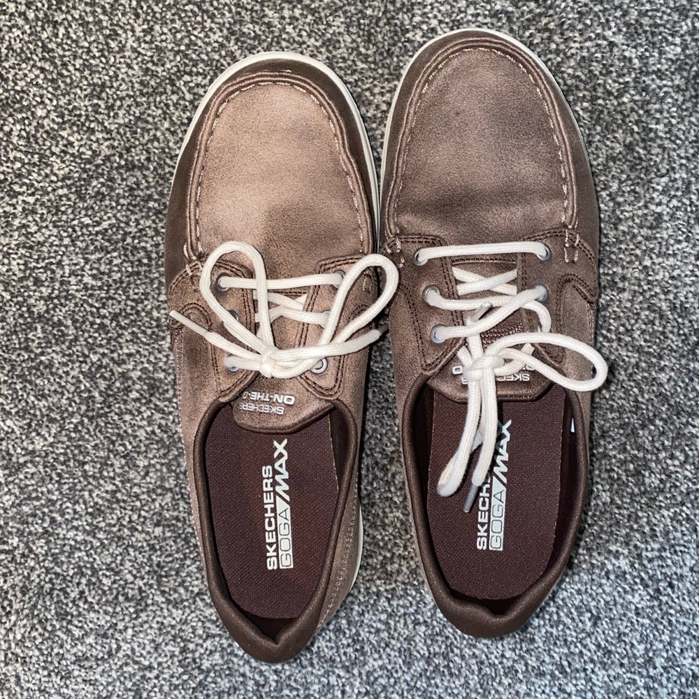 Skechers goga max lightweight 7.5 shoe